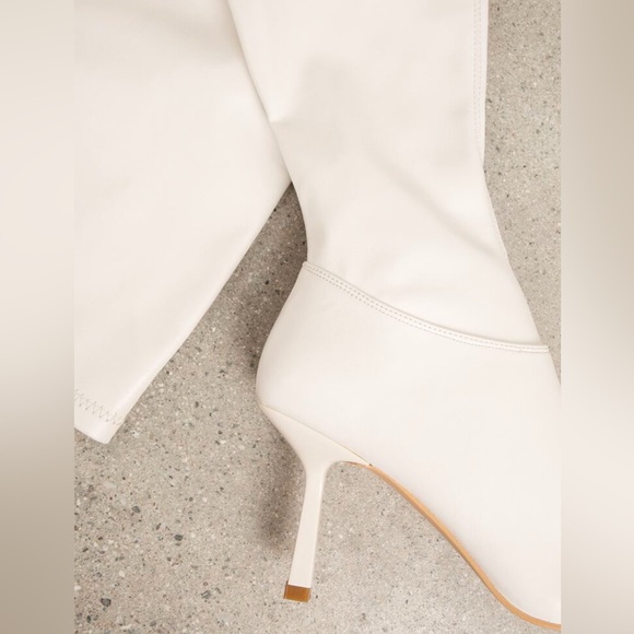 Elegant White Knee-High Women's Boots - Picture 6 of 15